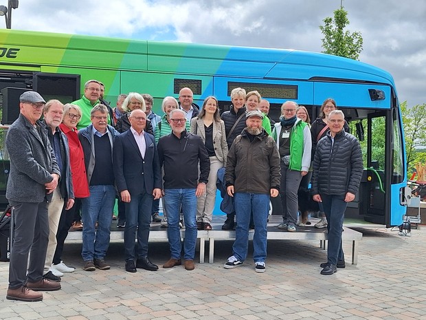 Festakt zum Jubiläum vor dem Klimawandelbus
